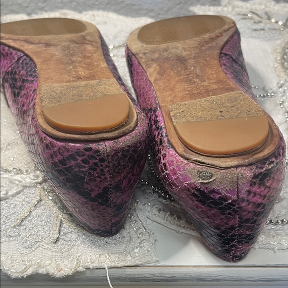 DVF Heart-Embellished Fushia Python Flats - Picture 12 of 16